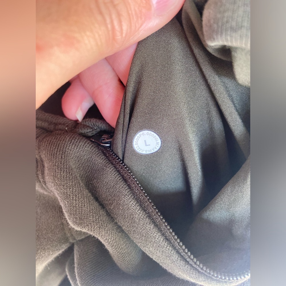 Lululemon Relaxed-Fit French Terry Short 9"
Large - Picture 6 of 6